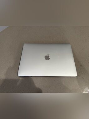 Apple 2019 MacBook 13”